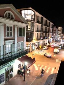 an overhead view of a city street at night at La petite Venise des Alpes, Ultra centre 1 à 5 Pers in Annecy