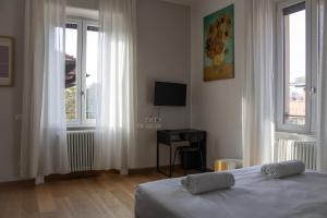 Postel nebo postele na pokoji v ubytování RRRapido Holy Suites and Rooms - Via Sardegna