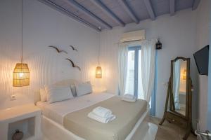 Postel nebo postele na pokoji v ubytování BLUE DAISY House, Ornos, by MyconBay Mykonos
