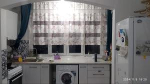 Kuchyň nebo kuchyňský kout v ubytování HomeStay in Seitek 11,Kok Jar, Bishkek