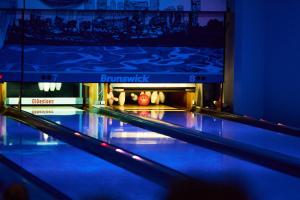 a bowling alley with a ball in a game at Pindeck in Bad Oldesloe