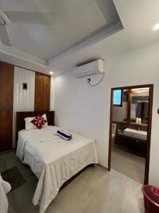Letto o letti in una camera di NN Beach Resort Nilaveli