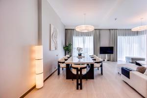 Foto dalla galleria di Luxury 3BD study in Missoni with private elevator a Dubai