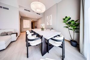 Foto dalla galleria di Luxury 3BD study in Missoni with private elevator a Dubai