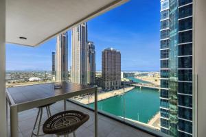 Foto dalla galleria di Luxury 3BD study in Missoni with private elevator a Dubai