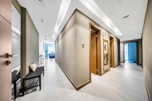 Foto dalla galleria di Luxury 3BD study in Missoni with private elevator a Dubai