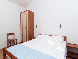 Postel nebo postele na pokoji v ubytování Apartments Ceja near sea