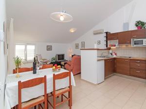 Kuchyň nebo kuchyňský kout v ubytování Apartments Ceja near sea