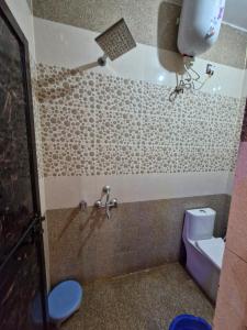 Koupelna v ubytování Shree Shyam Palace HOMESTAY near RamJanmbhoomi