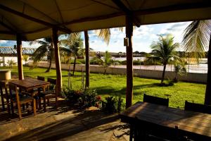 Taman di luar Hotel Canoeiros