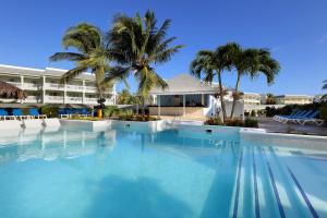 Bazén v ubytování Grand Palladium Lady Hamilton Resort & Spa - All Inclusive nebo v jeho okolí