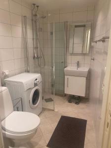 Ένα μπάνιο στο Apartment - very central in Majorstuen, Oslo