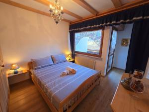 a bedroom with a bed with a towel on it at Sogno sulle Dolomiti - Alpine Stay Apartments in Moena