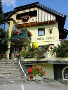 a building with flowers and plants in front of it at Landgasthof Hubertusstubn in Sankt Michael im Lungau