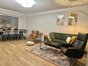 Χώρος καθιστικού στο Aurora City View Suite