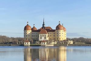 Výhled na řeku, která protéká v blízkosti prázdninového domu