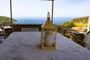 Foto dalla galleria di Levander Stone House a Gavrio