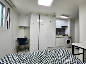 Η κουζίνα ή μικρή κουζίνα στο ST Cozy accommodation near Soongsil University Station +15 φωτογραφίες
