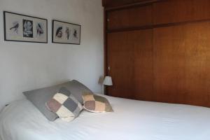 a bedroom with a bed with two pillows on it at Casita con entorno espectacular in La Cumbre