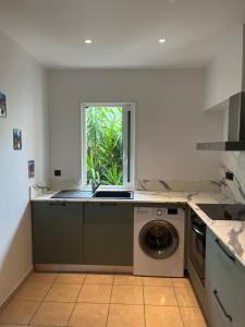 Η κουζίνα ή μικρή κουζίνα στο Les villas Maristella, Argentu