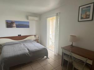 Ένα ή περισσότερα κρεβάτια σε δωμάτιο στο Les villas Maristella, Argentu