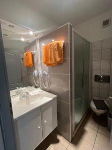 Ένα μπάνιο στο Les villas Maristella, Argentu