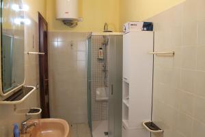 Ванная комната в Appartamento a Bianco centro +5 фотографий