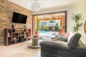 TV/trung tâm giải trí tại Superbe villa secteur calme avec piscine chauffée