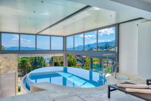 Πισίνα στο ή κοντά στο Villa Atalanta with heated pool near the beach