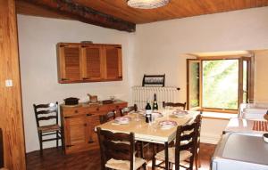 Μια τηλεόραση ή/και κέντρο ψυχαγωγίας στο Appartement 7 pers avec jardin - 4 Pièces 7 personnes MAE-9728