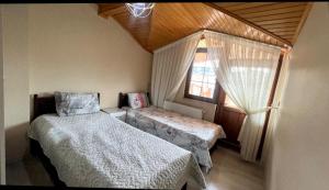 Postel nebo postele na pokoji v ubytování Yıldız Pansiyon