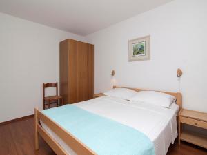 Postel nebo postele na pokoji v ubytování Apartments Ceja near sea