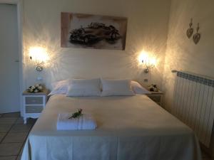a bedroom with a large bed with a car on the wall at B&B Villa Cassandra in Castellana Grotte
