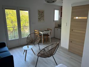 Η κουζίνα ή μικρή κουζίνα στο Studio Les arbousiers +6 φωτογραφίες