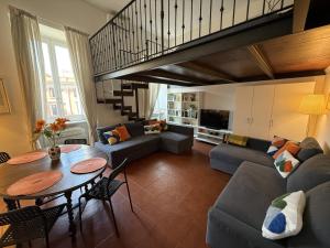 a living room with a couch and a table at ROME LUXURY HOUSE - THE SUITE in Rome