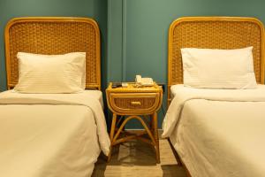 Cama ou camas em um quarto em Jimmy Pyramids Hotel