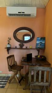 TV a/nebo společenská místnost v ubytování Rustic AC Oasis on Ometepe Island + 16 fotografií
