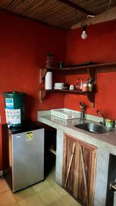 Kuchyň nebo kuchyňský kout v ubytování Rustic AC Oasis on Ometepe Island