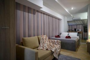 Ruang duduk di Premium Athenian District Urban Studio +8 gambar