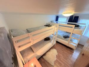 Ski-in, central and cosy in the Chalet Diana, free access to swimming pool客房内的一张或多张床位