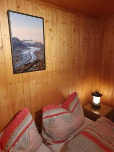 Postel nebo postele na pokoji v ubytování Ski-in, central and cosy in the Chalet Diana, free access to swimming pool