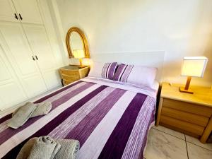 A bed or beds in a room at Los Gigantes Amazing Sea view WiFi Pool Parking
