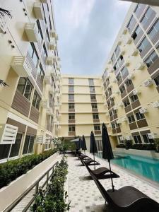 Bazén v ubytování Condo in Silang Fullerton Suites - near tagaytay and nuvali nebo v jeho okolí