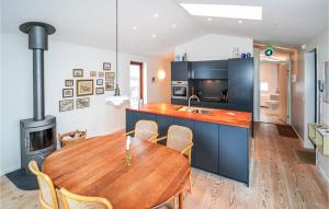 Kuchyň nebo kuchyňský kout v ubytování Holiday Home Brislingvej