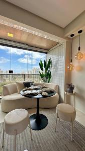 Posezení v ubytování (1305) Studio moderno e aconchegante no Calhau