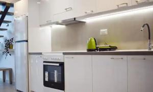 Η κουζίνα ή μικρή κουζίνα στο Renia's house