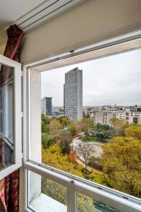 une fenêtre avec vue sur la ville dans l'établissement Serenity Aparthotel, la Défense - Eiffel tower view - 5 min walk to Subway, à Courbevoie