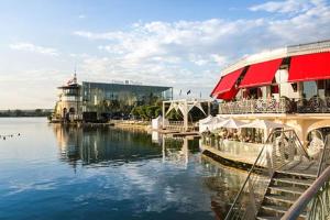 Udsigt til en flod der løber i nærheden af feriehuset