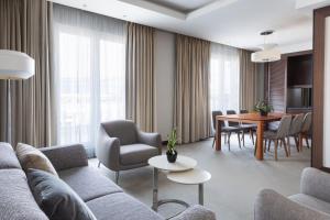 Posezení v ubytování Skopje Marriott Hotel
