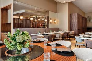 Reštaurácia alebo iné gastronomické zariadenie v ubytovaní The Westin Warsaw